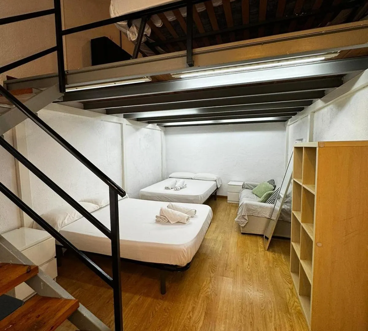 Hostel Habitacion Para Grupos Y Familias Hasta 8 Barcelona Spain